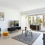 Snazzy Varandas Do Castelo By Garvetur One Bedroom Sleeps 2 Persons דירה *